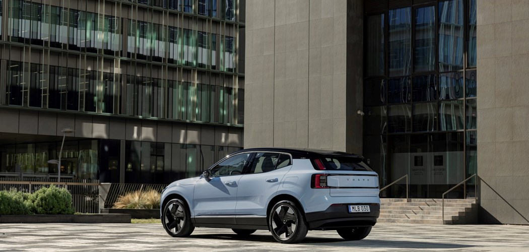 318900 Volvo Ex30 Cloud Blue Exterior Reduced Start